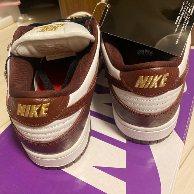 NIKE(ナイキ)のSupreme Nike SB Dunk Low シュプリーム ダンク SB メンズの靴/シューズ(スニーカー)の商品写真