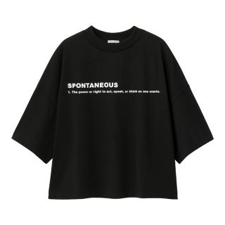 ジーユー(GU)のGU WクロップドT(ロゴ)(5分袖)Q(Tシャツ(半袖/袖なし))