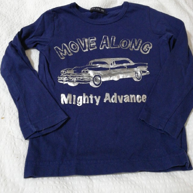 ANIMALKIDネイビー生地にシルバーの車柄長袖Tシャツ100cm キッズ/ベビー/マタニティのキッズ服男の子用(90cm~)(Tシャツ/カットソー)の商品写真