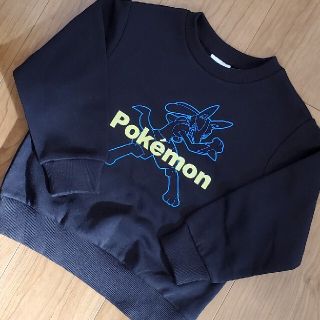 ジーユー(GU)の新品未使用タグ付☆GU×ポケモンスウェットプルオーバー140☆ジーユールカリオ(Tシャツ/カットソー)