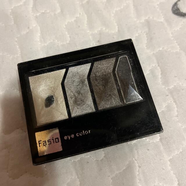 Fasio(ファシオ)の【中古品】Fasio アイシャドウ　黒 コスメ/美容のベースメイク/化粧品(アイシャドウ)の商品写真