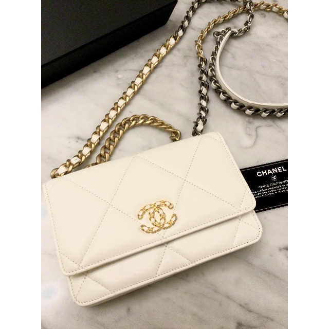 新品HOT CHANEL 新品同様♢CHANEL♢シャネル19 チェーンウォレットの通販 by ♡naho 's shop｜シャネルならラクマ 