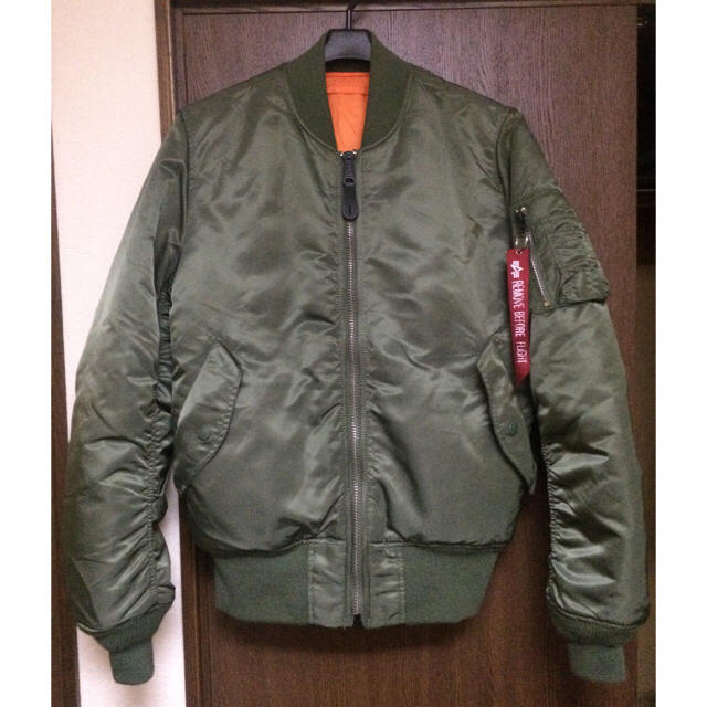 ALPHA INDUSTRIES(アルファインダストリーズ)の【ALPHA】MA-1グリーン系【medium】 メンズのジャケット/アウター(フライトジャケット)の商品写真