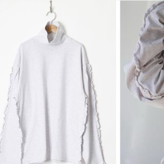 ホリデイ(holiday)のRUFFLE RUFFLE HIGH-NECK L/S TOPS (カットソー(長袖/七分))