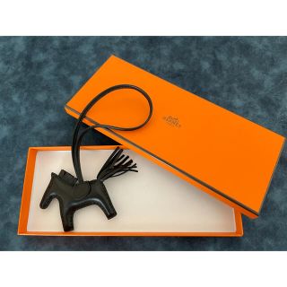 エルメス(Hermes)の【新品未使用】HERMESエルメス ロデオチャームPM黒単色 Z刻印(バッグチャーム)