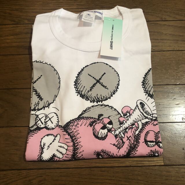 COMME des GARCONS(コムデギャルソン)のCDG Shirts × KAWS XLサイズ コムデギャルソンシャツ メンズのトップス(Tシャツ/カットソー(半袖/袖なし))の商品写真