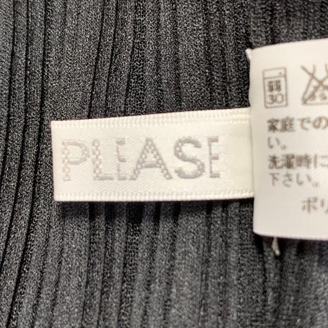 PLEATS PLEASE ISSEY MIYAKE(プリーツプリーズイッセイミヤケ)のプリーツプリーズ マフラー新品同様  - 黒 レディースのファッション小物(マフラー/ショール)の商品写真