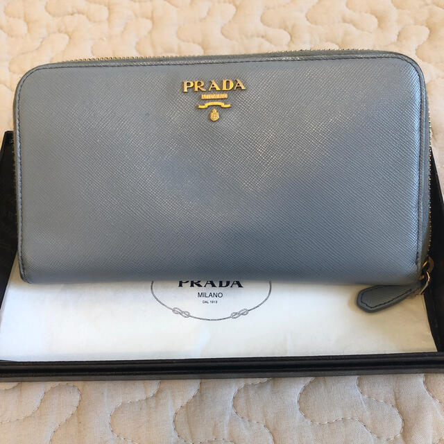 PRADA 長財布