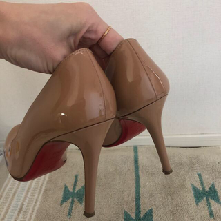 Christian Louboutin - ルブタン 38.5 ヌーディベージュの通販 by わん 