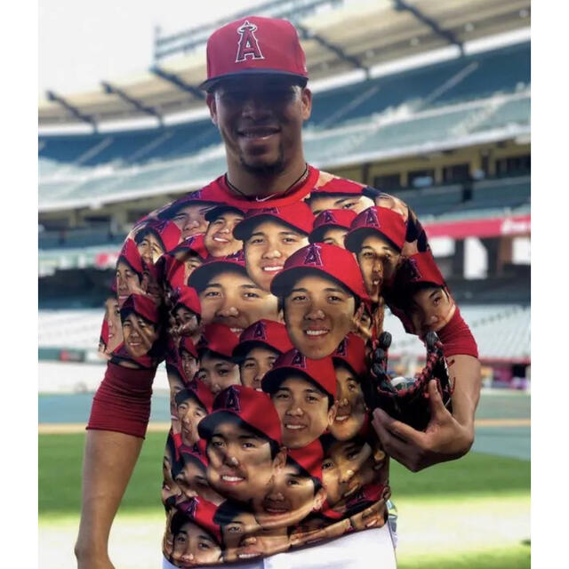 【手元に在庫あり‼️】 大谷翔平 Tシャツ 顔 総柄 顔だらけ