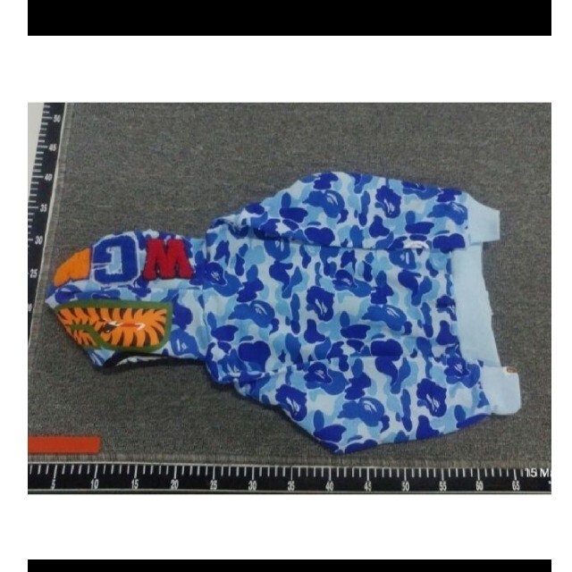 A BATHING APE(アベイシングエイプ)のBAPE KIDS CAMO SHARK FULL ZIP HOODIE★130 キッズ/ベビー/マタニティのキッズ服男の子用(90cm~)(Tシャツ/カットソー)の商品写真