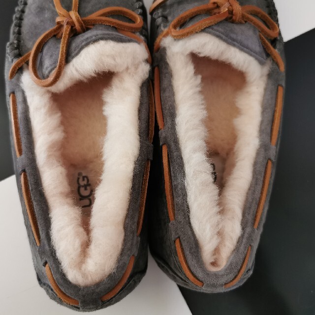 UGG(アグ)の新品 UGG DAKOTA 5612 モカシン 25cm グレー レディースの靴/シューズ(スリッポン/モカシン)の商品写真