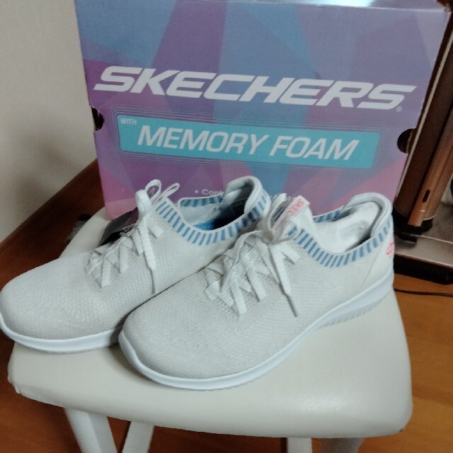 SKECHERS(スケッチャーズ)の新品未使用！SKECHERSスニーカー、23.5cm レディースの靴/シューズ(スニーカー)の商品写真
