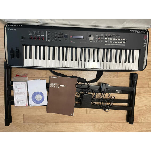 ヤマハ(ヤマハ)のYAMAHA MX61 シンセサイザー　キーボード　スタンド付き 楽器の鍵盤楽器(キーボード/シンセサイザー)の商品写真