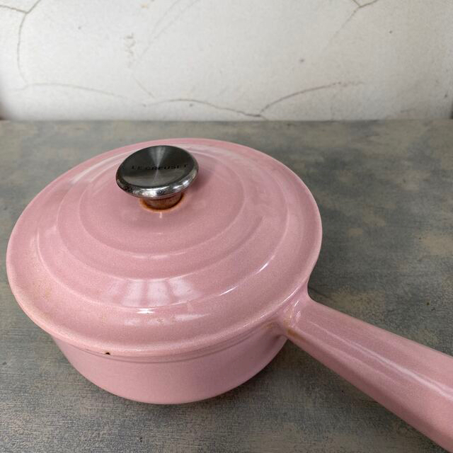 LE CREUSET(ルクルーゼ)のルクルーゼ　ソースパン　片手鍋　16 シフォンピンク インテリア/住まい/日用品のキッチン/食器(鍋/フライパン)の商品写真