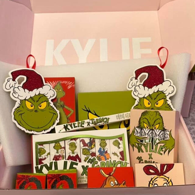 Kylie Cosmetics - kylie grinch 限定化粧セット!の通販 by