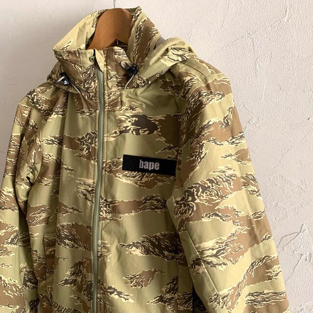 A BATHING APE(アベイシングエイプ)の【未使用】アベイシングエイプ ミリタリージャケット　中綿ブルゾン　カモフラ メンズのジャケット/アウター(ミリタリージャケット)の商品写真