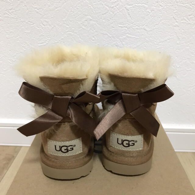 UGG(アグ)の新品未使用　UGGムートンブーツ　15 キッズ/ベビー/マタニティのキッズ靴/シューズ(15cm~)(ブーツ)の商品写真