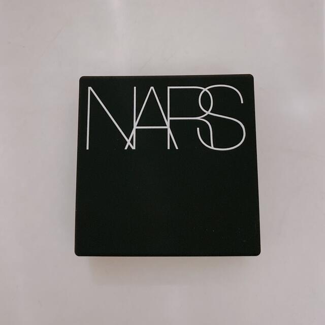 NARS(ナーズ)のNARS ライトリフレクティングセッティングパウダー　プレスト　N コスメ/美容のベースメイク/化粧品(フェイスパウダー)の商品写真