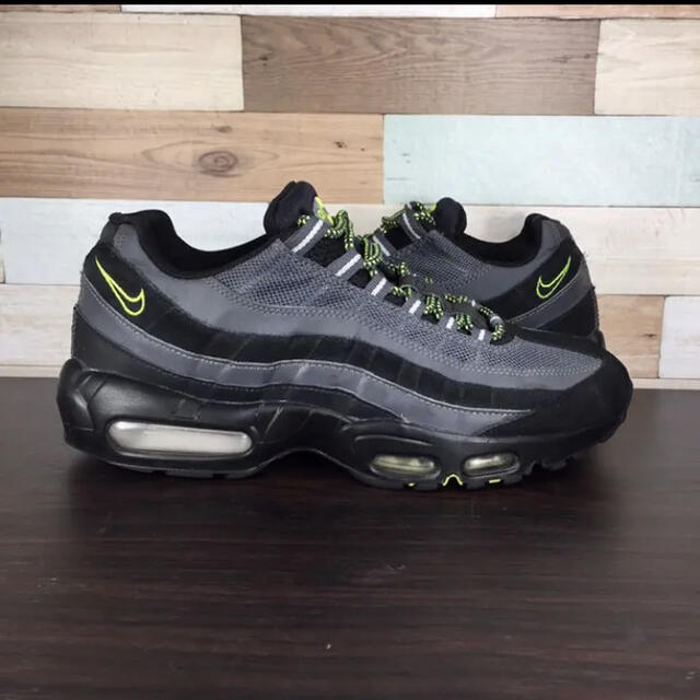 大特価特価 NIKE - NIKE AIR MAX 95 ESSENTIAL 27.5cmの通販 by USED☆SNKRS |ナイキならラクマ 超歓迎通販