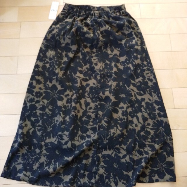 GU(ジーユー)の【新品】GU フラワープリントAラインロングスカート❗ユニクロ LEPSIM レディースのスカート(ロングスカート)の商品写真