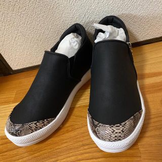 新品　mong mong スリッポン スニーカー ショートブーツ 22.5(スリッポン/モカシン)