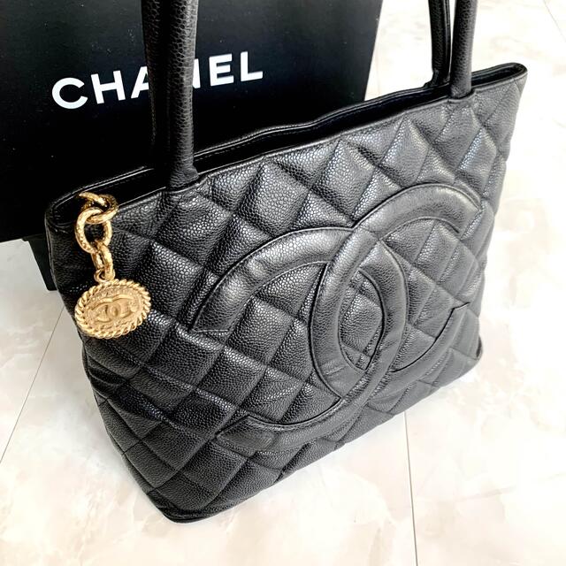 CHANEL(シャネル)の《クーポン限定》正規品◆美品 CHANEL 復刻トート キャビアスキン ブラック レディースのバッグ(トートバッグ)の商品写真