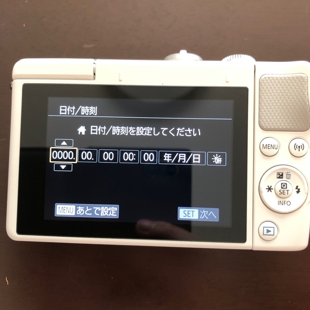 Canon(キヤノン)のほぼ未使用　キャノン　EOS M100 カメラ スマホ/家電/カメラのカメラ(ミラーレス一眼)の商品写真