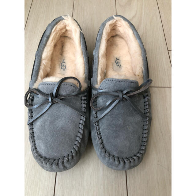 UGG モカシン ダコタ　メタリック　グレー　22cm | フリマアプリ ラクマ