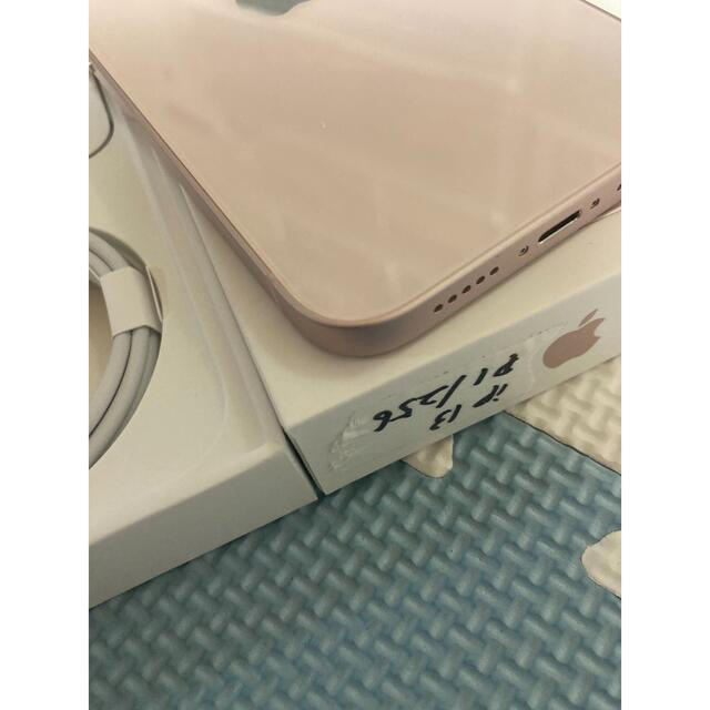 Apple(アップル)のiPhone13 256GB ピンク　本体　SIMフリー スマホ/家電/カメラのスマートフォン/携帯電話(スマートフォン本体)の商品写真