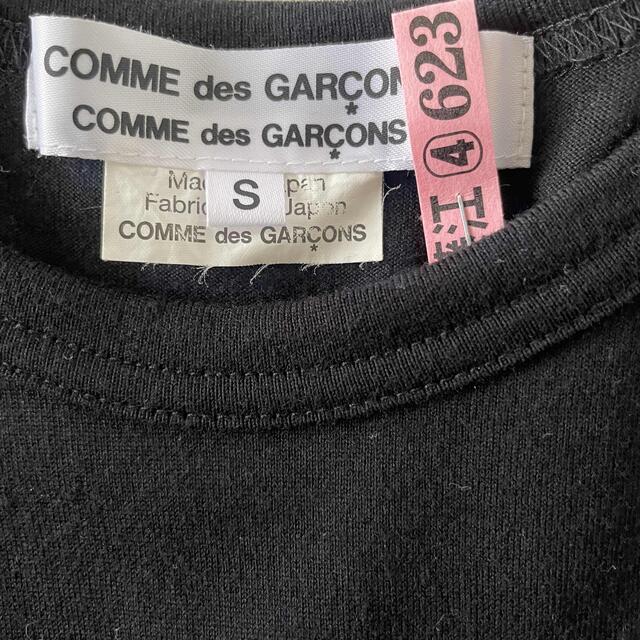 COMME des GARCONS(コムデギャルソン)のcomme des garçons フラワーコサージュTシャツ レディースのトップス(Tシャツ(半袖/袖なし))の商品写真