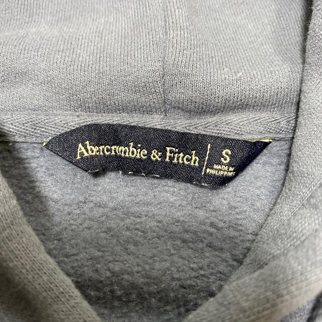 Abercrombie&Fitch(アバクロンビーアンドフィッチ)のアバクロ　ソフトロゴフーディ レディースのトップス(パーカー)の商品写真