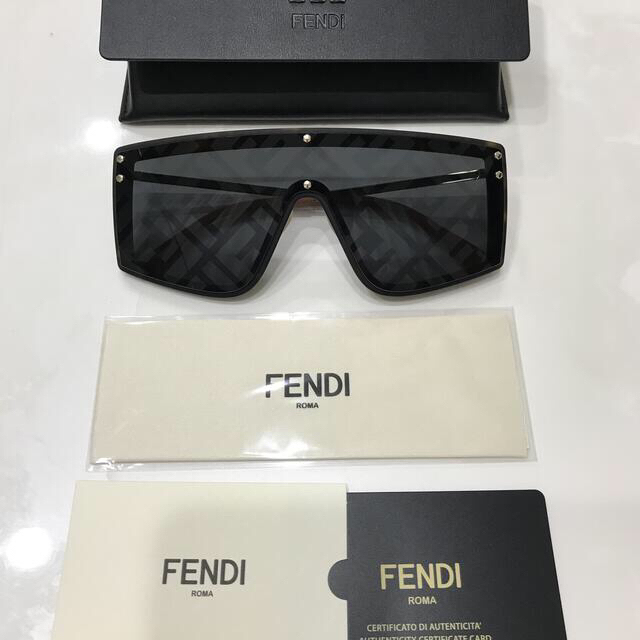 新品 FENDI フェンディ サングラス アイコンロゴ 60%OFF 未使用
