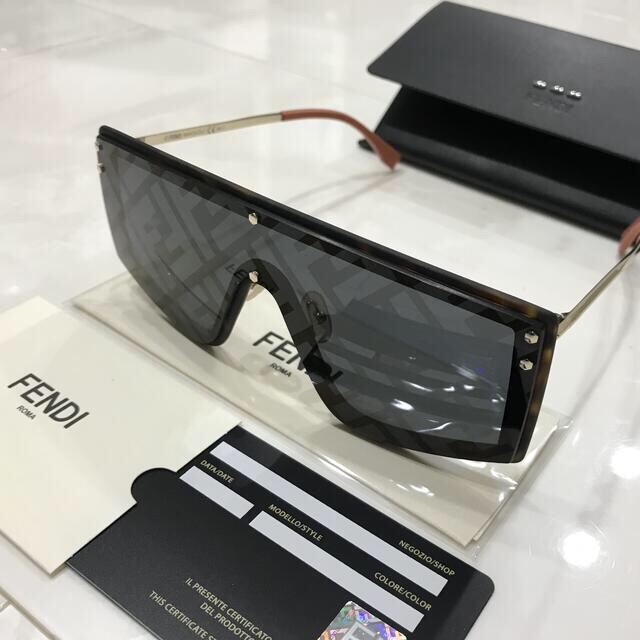 新品 FENDI フェンディ サングラス アイコンロゴ 60%OFF 未使用