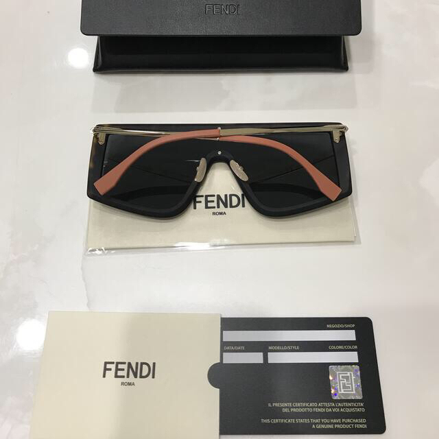 新品 FENDI フェンディ サングラス アイコンロゴ 60%OFF 未使用