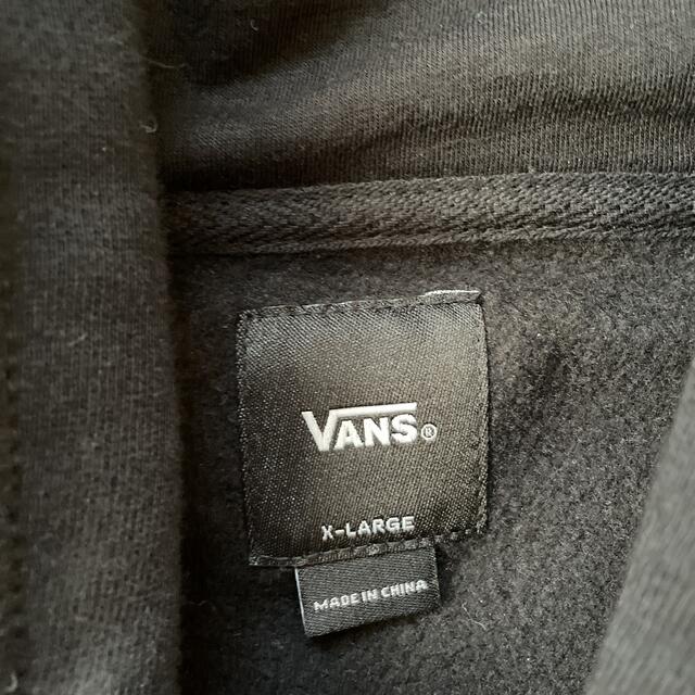 VANS(ヴァンズ)の新品未使用品　VANS ロゴ刺繍　パーカー　ヴァンズ　バンズ　XLサイズ メンズのトップス(パーカー)の商品写真