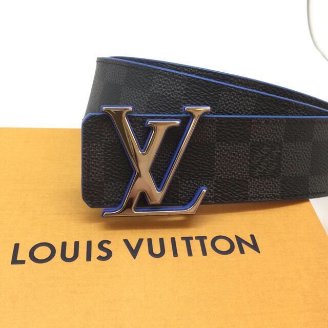 LOUIS VUITTON サンチュール　イニシアル