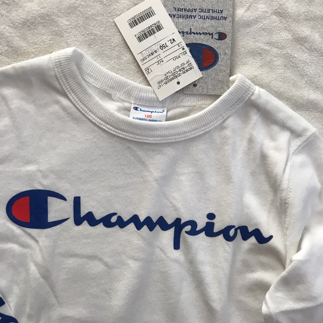 Champion(チャンピオン)のチャンピオン champion ロンT 長袖カットソー ホワイト 120 キッズ キッズ/ベビー/マタニティのキッズ服男の子用(90cm~)(Tシャツ/カットソー)の商品写真