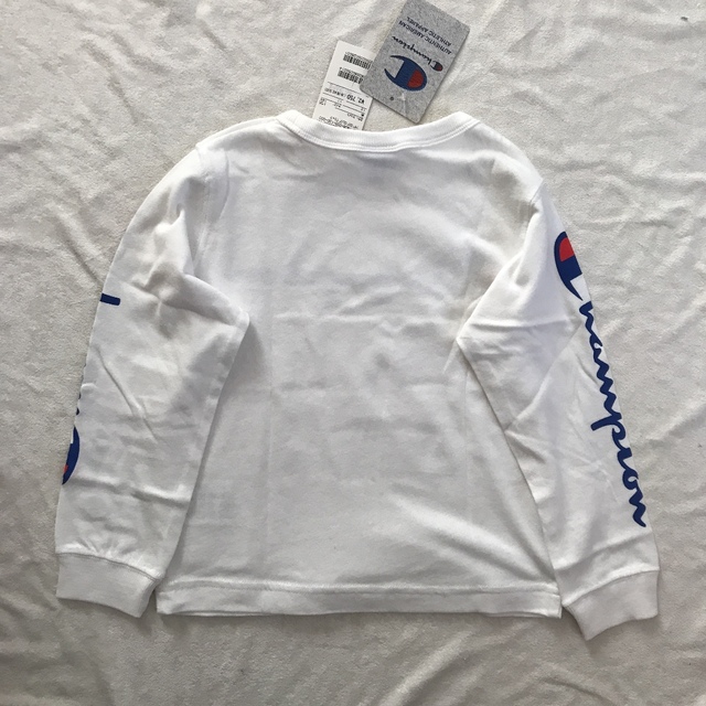 Champion(チャンピオン)のチャンピオン champion ロンT 長袖カットソー ホワイト 120 キッズ キッズ/ベビー/マタニティのキッズ服男の子用(90cm~)(Tシャツ/カットソー)の商品写真