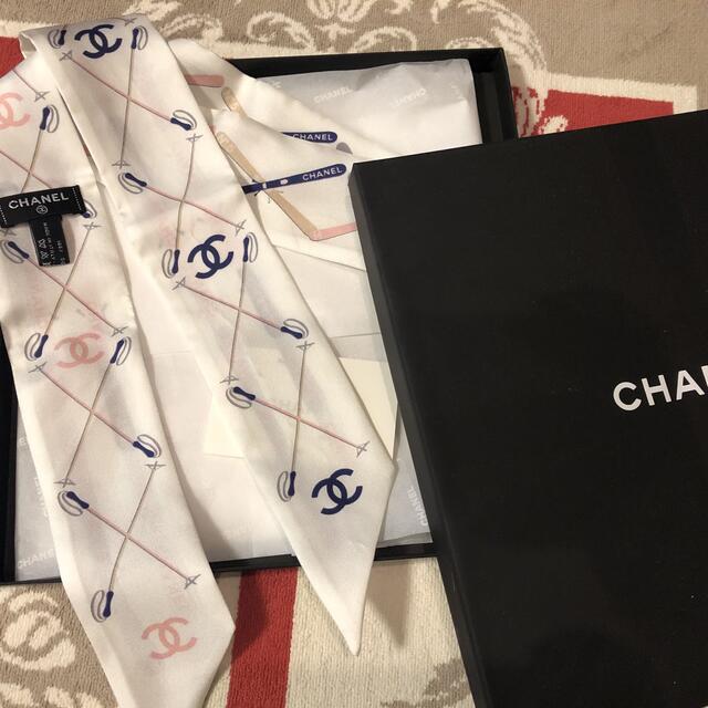 シャネル　ツイリー　スカーフ　白ベース　CHANEL