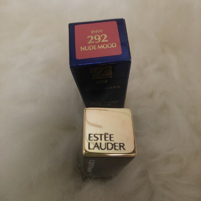 Estee Lauder(エスティローダー)のEstee Lauder スヌーピー刻印リップ 292 新品 未使用 コスメ/美容のベースメイク/化粧品(口紅)の商品写真