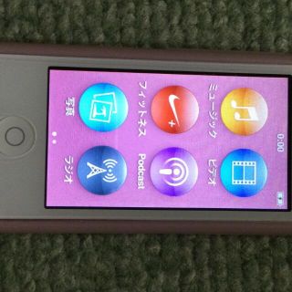 アイポッド(iPod)のiPod nano 第7世代　パープル(ポータブルプレーヤー)