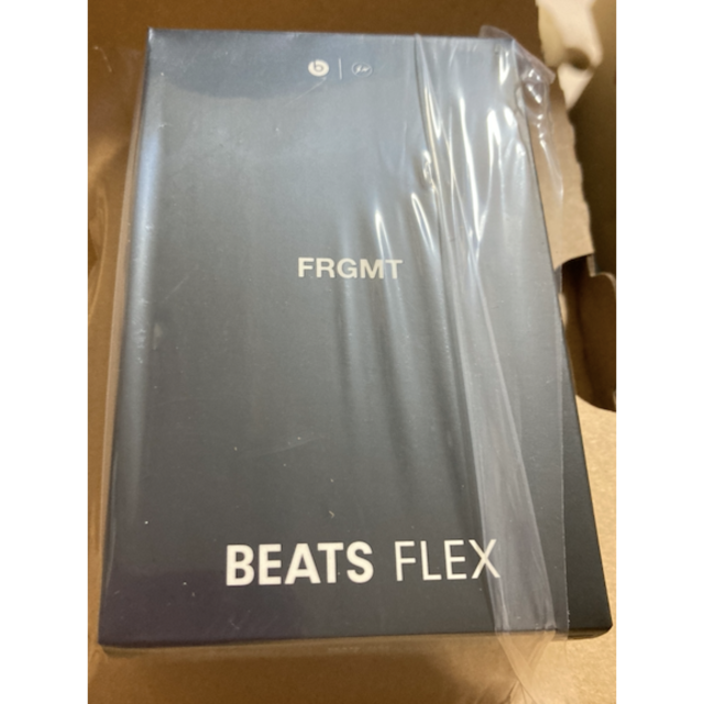 FRAGMENT(フラグメント)のBeats Flex - fragment designスペシャルエディション スマホ/家電/カメラのオーディオ機器(ヘッドフォン/イヤフォン)の商品写真