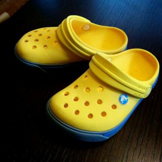 クロックス(crocs)のcrocs クロックス c6/7 イエロー 14cm(サンダル)