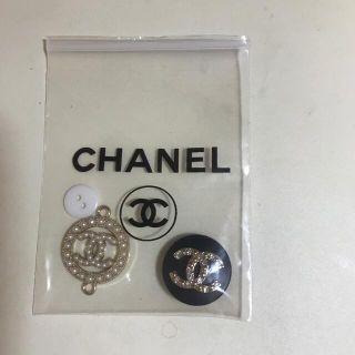 シャネル(CHANEL)の『KAORI 様　専用商品』CHANELアンティークボタン2種類予備ボタン付(各種パーツ)