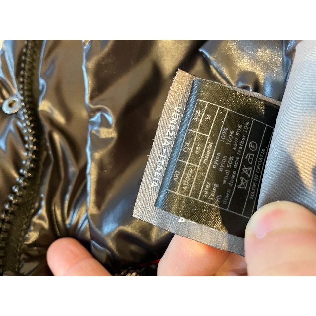 AKM(エイケイエム)のDUVETICA × AKM コラボダウンベスト ブラック Mサイズ メンズのジャケット/アウター(ダウンベスト)の商品写真