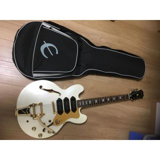 エピフォン(Epiphone)のエピフォンリビエラp93pwパールホワイトセミアコースティックギターケース付白(エレキギター)