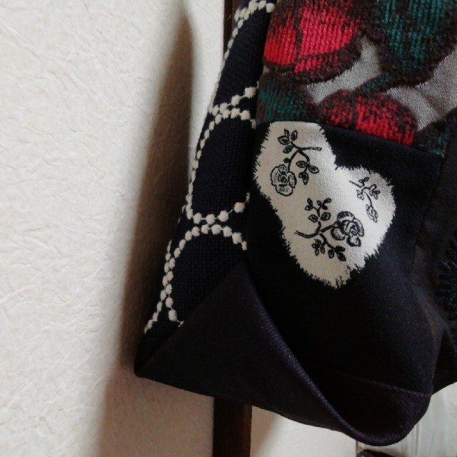 mina perhonen(ミナペルホネン)の⭐dali様ご専用です💠ミナペルホネン　赤が効いてる❤️くたっとバッグ🍒 レディースのバッグ(ショルダーバッグ)の商品写真