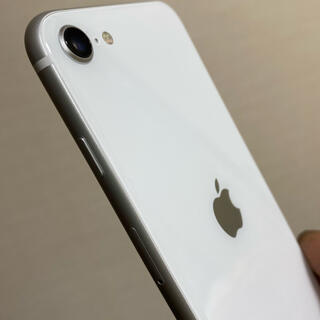 アイフォーン(iPhone)のiPhone se2 SIMフリー  128GB 購入１ヶ月！ ホワイト美品(スマートフォン本体)