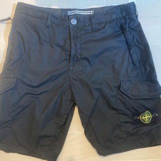 ストーンアイランド(STONE ISLAND)のブラック　31インチ　stone island  ショート　カーゴショーツ　(ショートパンツ)